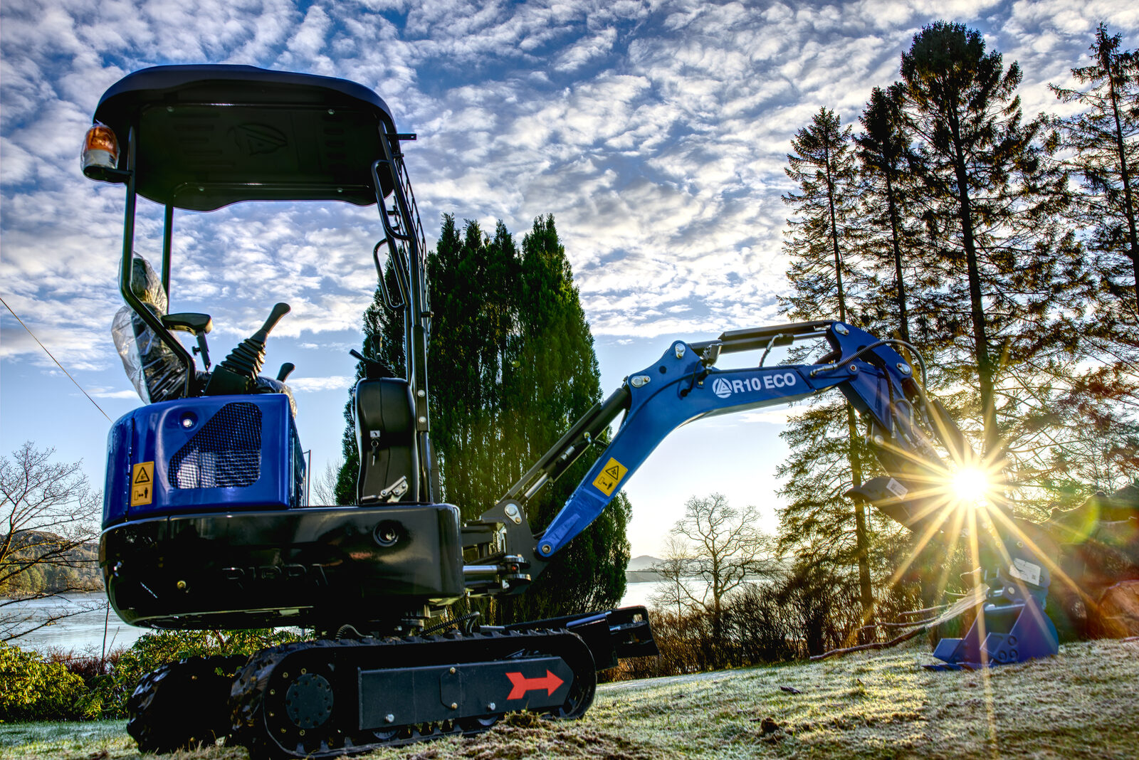 Rippa minigraver klar på innendørs lager hos Vigrestad Maskin, Varhaug